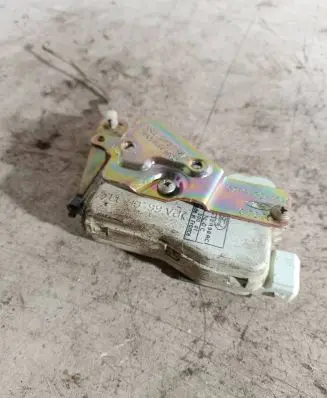 Ford Mondeo MK II Central locking motor 88205491