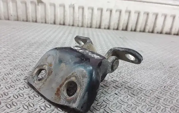 Hyundai Galloper Rear door upper hinge