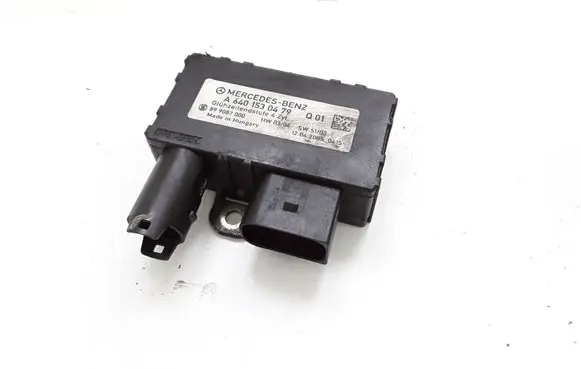 Mercedes-Benz A W169 Glow plug pre-heat relay A6401530479 899087000 HW0304