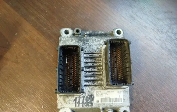 Opel Meriva A Engine control unit/module 55353613 0261208255
