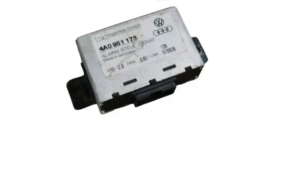 Audi A6 S6 C4 4A Alarm control unit/module 4A0951173 970028
