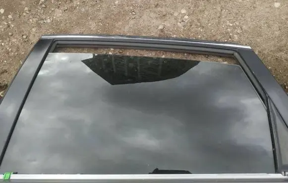 Honda CR-V Rear door window glass