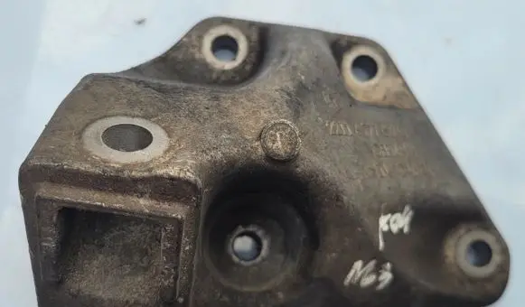 BMW 7 F01 F02 F03 F04 Engine mount vacuum valve 