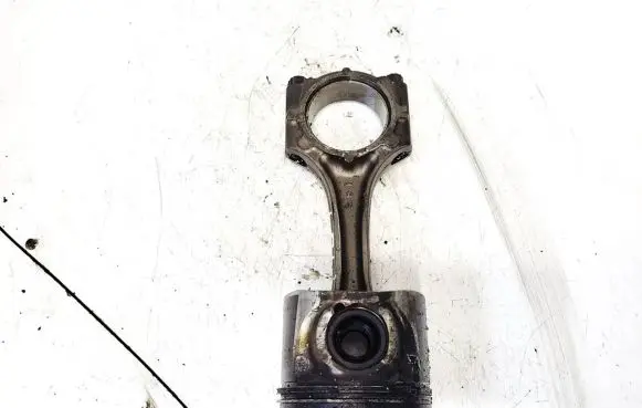 Toyota Corolla E120 E130 Piston with connecting rod