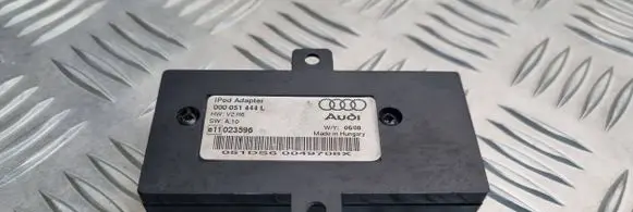 Audi A4 S4 B7 8E 8H iPod connector socket 000051444L E11023596 05HDS60049708X