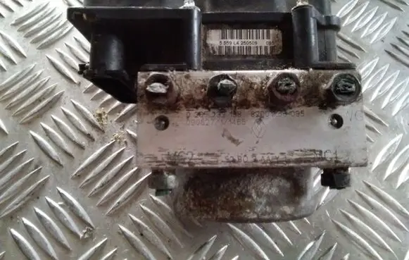 Dacia Sandero ABS Pump 0265232198 8200756095 0265800584