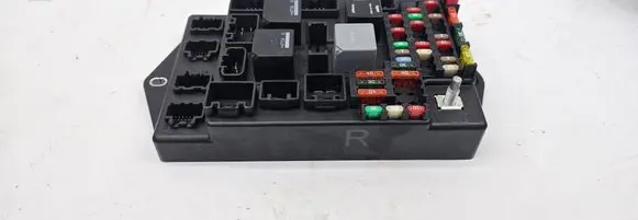 Jaguar XK - XKR Fuse box set 6W8314A073CH 00020129 97XXXXXXX