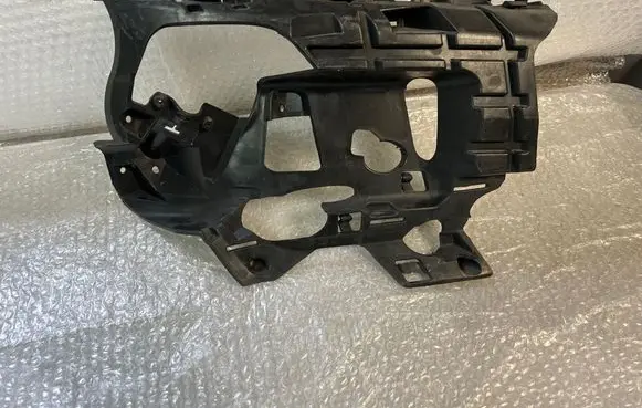 Front bumper mounting bracket