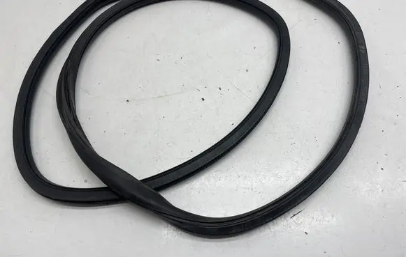 Volkswagen Caddy Sliding door rubber seal 2K5843792