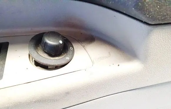 Chrysler 300 - 300C Wing mirror switch