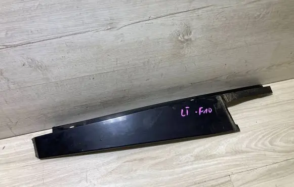BMW 5 F10 F11 Rear door glass trim molding 7209715