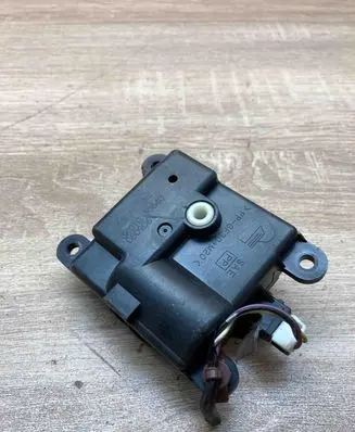 Nissan Qashqai+2 Air flap motor/actuator 3K01030840