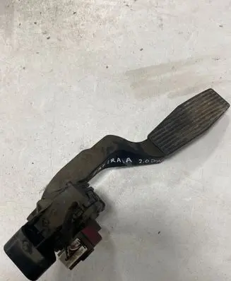 Accelerator throttle pedal