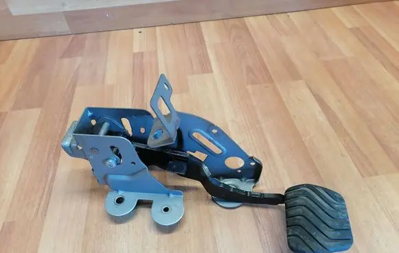 Renault Espace V (RFC) Brake pedal 465011585R 465310056R