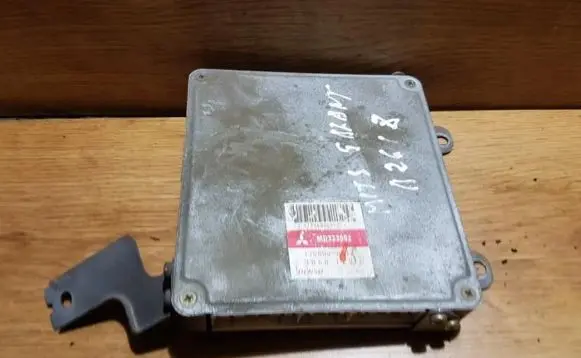 Mitsubishi Galant Engine control unit/module md333002 1758000512