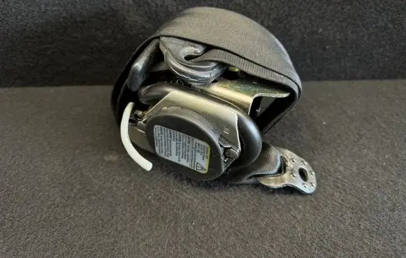 Audi A6 S6 C5 4B Front seatbelt 560585901