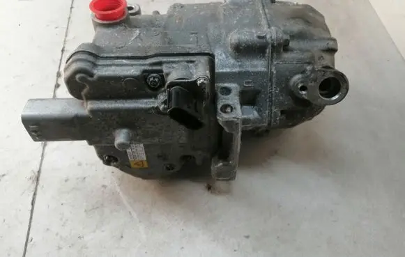 Toyota Auris E180 Air conditioning (A/C) compressor (pump) 0422001330 ES14C 03143