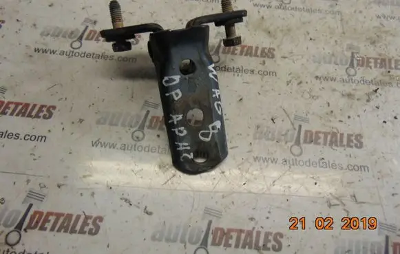 Mitsubishi Space Wagon Front door lower hinge 