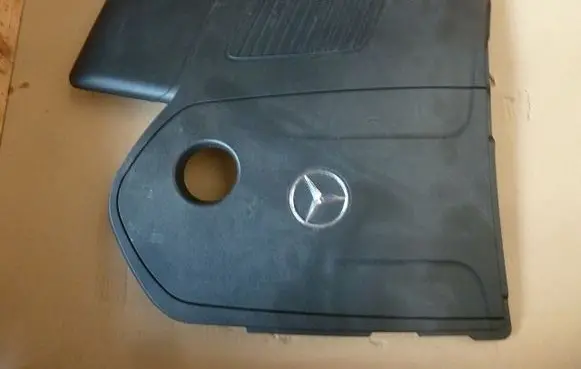 Mercedes-Benz X-class W470 Engine cover (trim) A2540100807-T