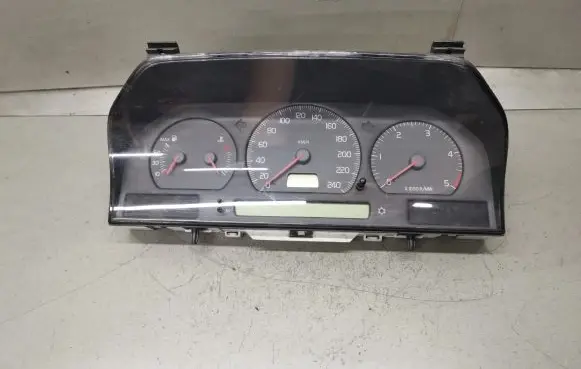Volvo S70 V70 V70 XC Speedometer (instrument cluster) 9472523 9472725