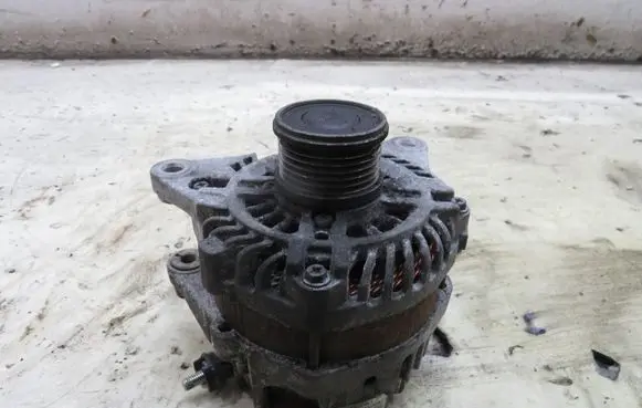 Mazda 3 II Generator/alternator SH01A2TX3081