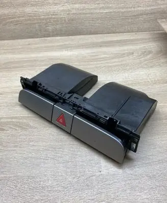 Volkswagen PASSAT B6 Hazard light switch 3C0858407