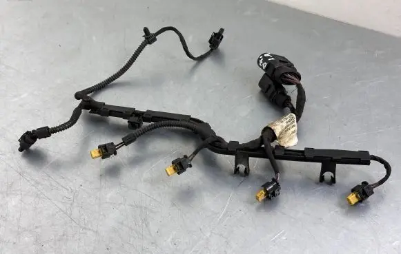 Volkswagen PASSAT B7 Fuel injector wires 06J971082E