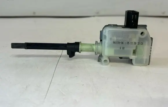Volvo V70 Fuel tank cap lock 86113136