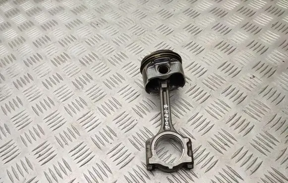Nissan Qashqai Piston with connecting rod 
