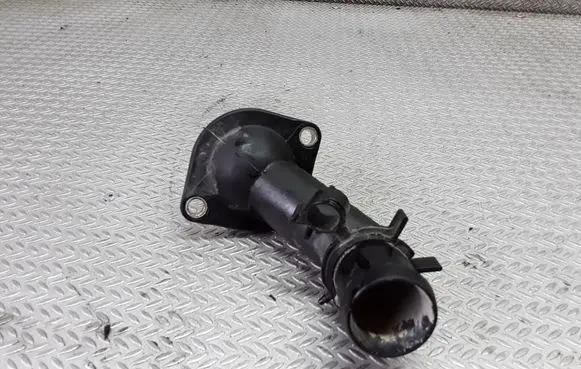 Volkswagen Golf IV Engine coolant pipe/hose 06A121121C