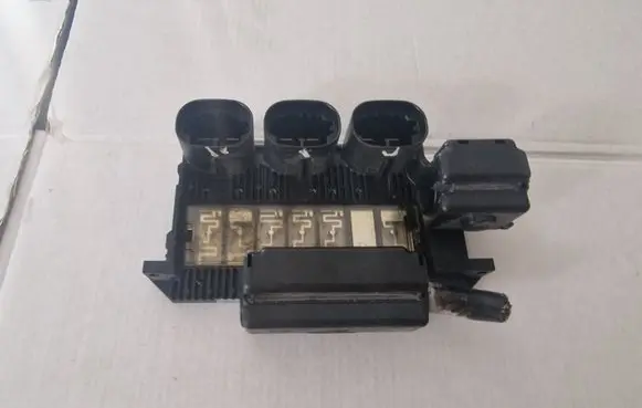 Citroen C6 Fuse module 1400550780