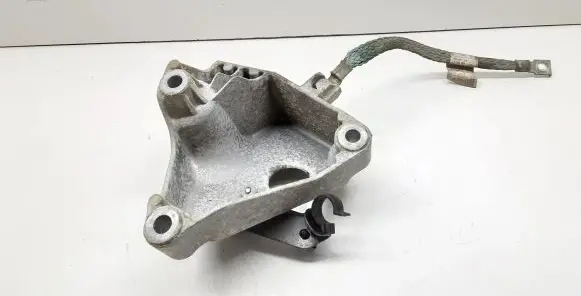 BMW X1 E84 Engine mounting bracket 6777061 22116777061