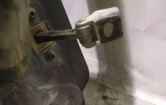 Skoda Octavia Mk2 (1Z) Rear door check strap stopper