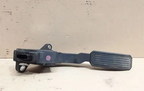Toyota Avensis T270 Accelerator throttle pedal 7811002020