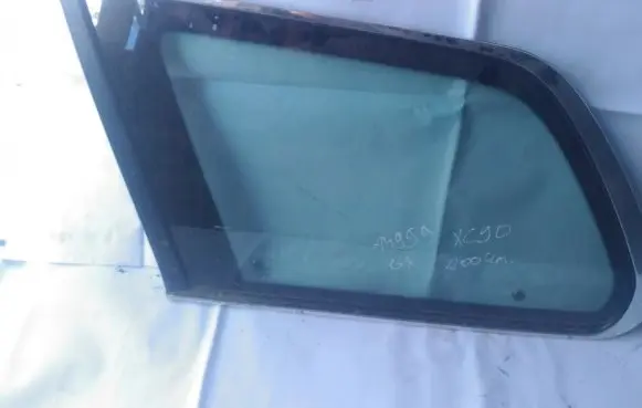 Volvo XC90 Rear side window