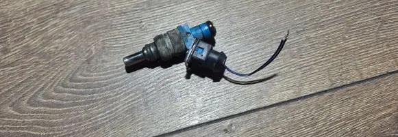 Audi A4 S4 B5 8D Fuel injector 05813355if