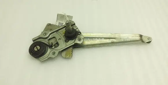 Rear door manual window regulator