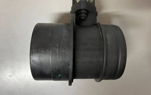 Volkswagen Touran I Mass air flow meter 074906461B 0281002461