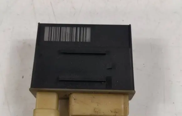 Peugeot 5008 Glow plug pre-heat relay 9662570880