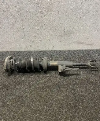 BMW 5 G30 G31 Front shock absorber/damper 6866606