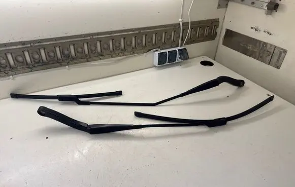 Opel Vivaro Front wiper blade arm 93867986 97036203 288810103R