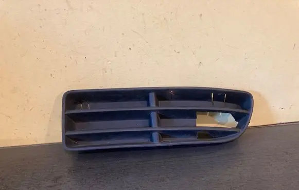Volkswagen Bora Front bumper lower grill 1J5853665A