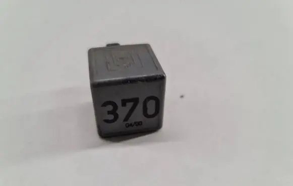 Volvo V70 Other relay 8D0951253 V23134J52X300