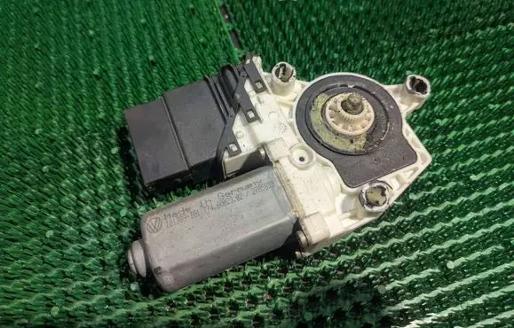 Volkswagen Golf IV Rear door window regulator with motor 1J4839729G 16006415 9700101429202