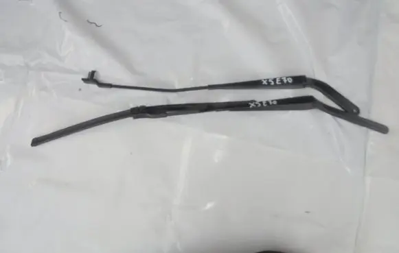 BMW X5 E70 Front wiper blade arm