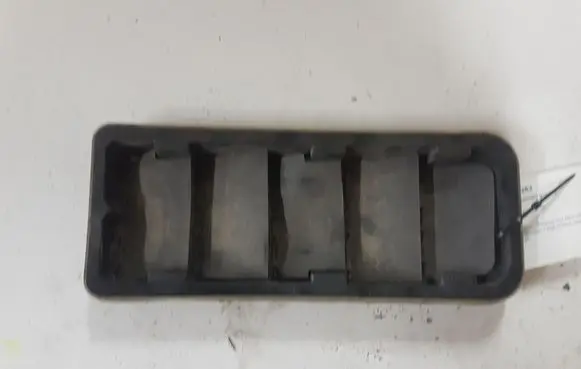 Volvo V40 Quarter panel pressure vent 8623444