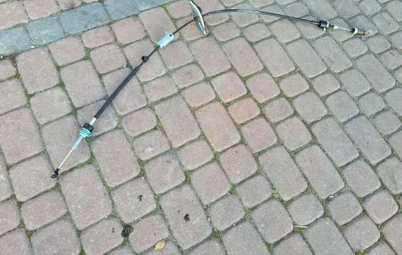 Opel Insignia B Gear shift cable linkage 84642127