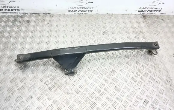 Volvo S60 Engine mounting bracket