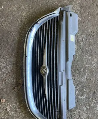 Chrysler Voyager Front grill 04676980