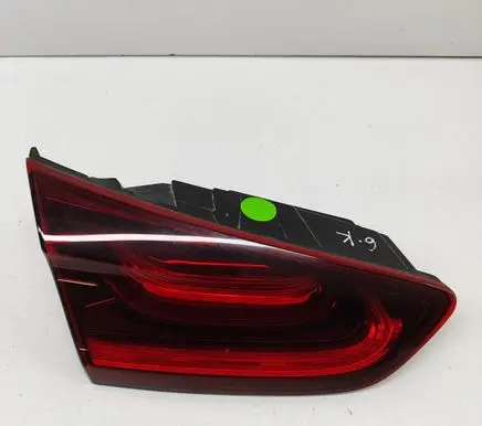 Tailgate rear/tail lights